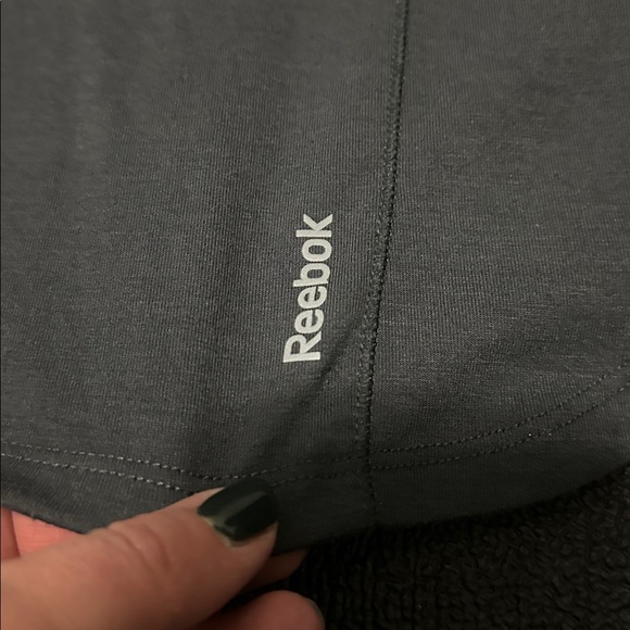 Reebok Charcoal Short Sleeve Tee size XL - Picture 2 of 7
